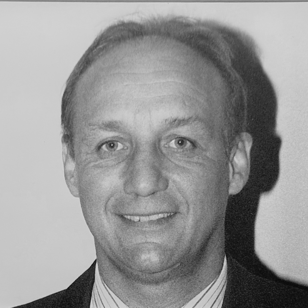A black and white headshot of Robert Frank. 